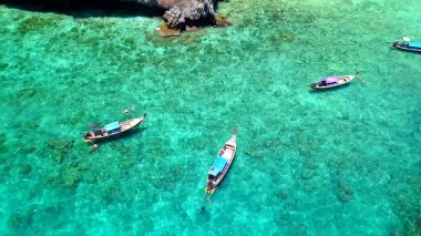 Karayip denizinde güzel bir tropik sahil manzarası