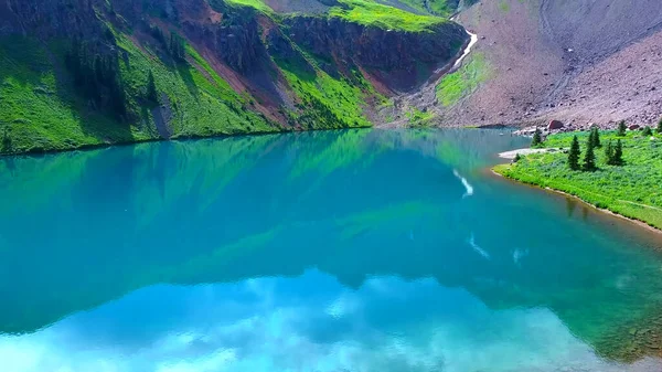 高山上美丽的湖景 — 图库照片