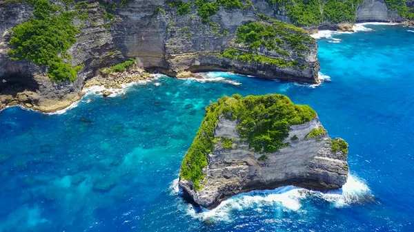 美丽的热带海滩 碧绿的水和蓝天 — 图库照片
