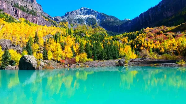 Hermoso Paisaje Otoño Con Lago Montañas — Foto de Stock