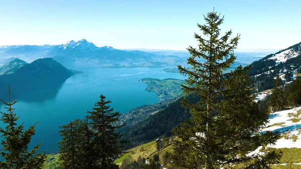 Dağların güzel manzarası