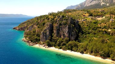 İsrail eyaletinin kuzeyindeki Akdeniz kıyısı ve deniz manzaralı bir ada.