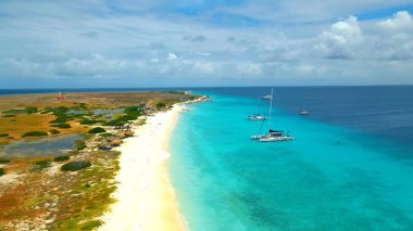 Güzel tropikal plajlar Deniz ve mavi gökyüzü