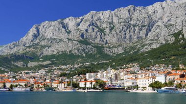 Eski şehir Kotor 'un manzarası, monthe gro