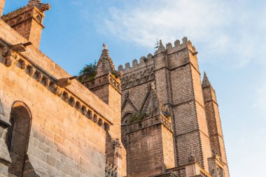 Avila 'da gün batımı, katedralin detayları, ay...