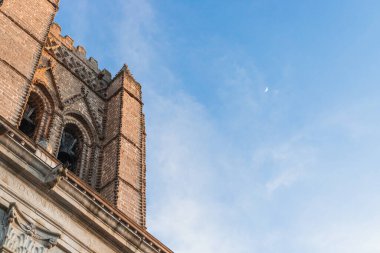 Avila katedralinin çan kulesi, ay