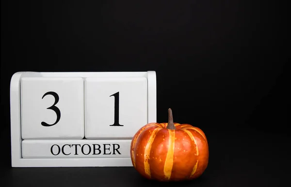 Halloween October White Wooden Calendar Black Background Next Pumpkin Concept — Stock Photo, Image