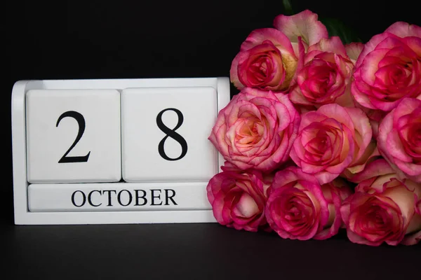 Octobre Calendrier Bois Blanc Sur Fond Noir Roses Roses Trouvent — Photo