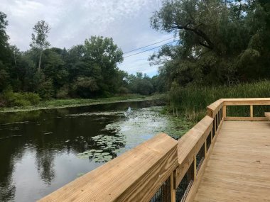 Rıhtımdan göl manzarası