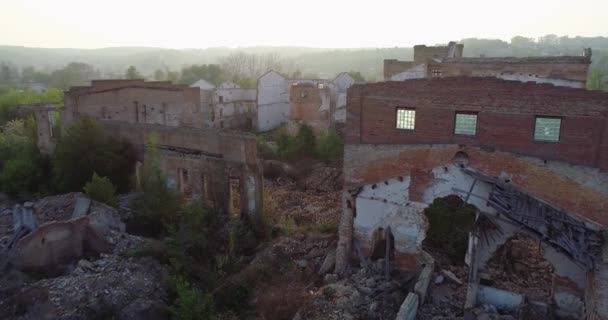 Cámara Vuela Sobre Las Ruinas Fábrica — Vídeos de Stock