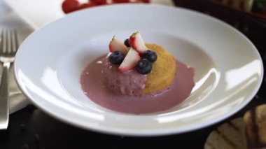 The camera pans around a nice decorated Camembert dish
