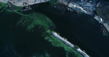 Turnalar mavnaları suda kille doldurur.