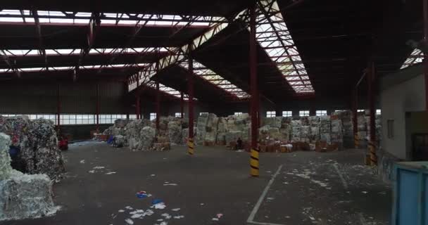 Wewnątrz Zakładu Przetwarzania Odpadów — Wideo stockowe