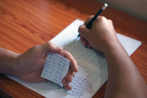 Koncepcja Oszukać Test Selektywne Skupienie Się Małym Kawałku Papieru Który — Zdjęcie stockowe