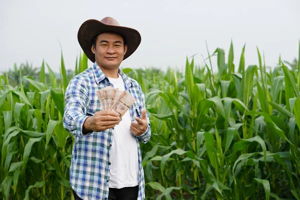 Portrait Asian Man Farmer Maize Corn Garden Holds Thai Banknote — Foto de Stock