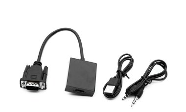 Siyah VGA 'dan HDMI Adaptörü' ne, bilgisayar aygıtı için kablo bağlantısı, beyaz arkaplanda izole. Konsept: Analog ve dijital aygıtlardaki ekran monitörlerinin veya projektörlerin bağlanması için araçtır. Teknoloji