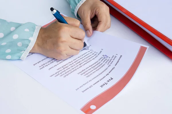 Closeup Woman Hands Doing English Examination Paper Test Concept Education — Photo