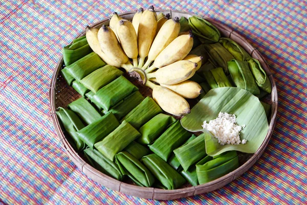 Balený Tradiční Dezert Zelenými Banánovými Listy Připravte Vaření Vařená Rýže — Stock fotografie
