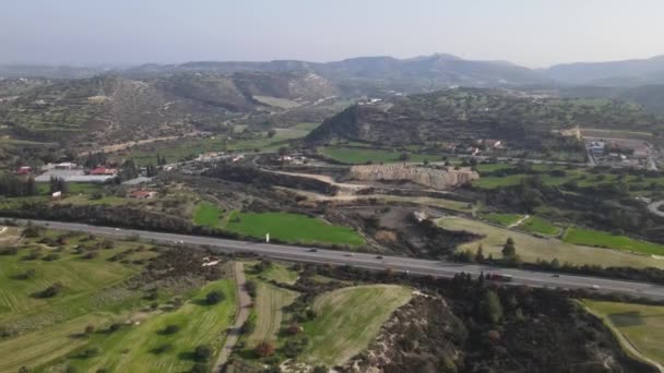 Dağlarda Kıbrıs Türleri Dağların Insan Yapılarının Üst Görüntüsü Doğada Çeşitlilik — Stok video