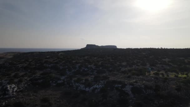Deniz Dağların Hava Fotoğrafları Gündüz Güneşi Tarlayı Aydınlatıyor Akdeniz Manzarası — Stok video