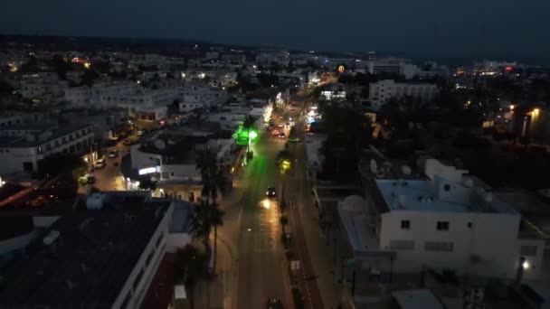 Světlo Obchodu Noci Pohyb Aut Přes Noc Ayia Napa Kypru — Stock video