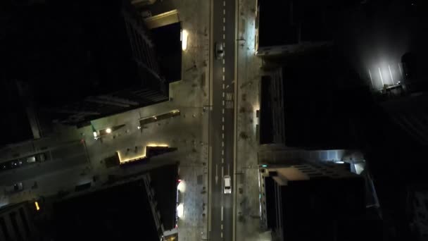 夜のニコシア 街は交通の便がよい 夜の街のトップビュー 夜のキプロス 暗闇の中のニコシア — ストック動画