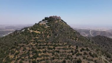 Stavrovouni Manastırı. Manastırın bulunduğu dağın manzarası. Gün boyunca güzel manzaralar.
