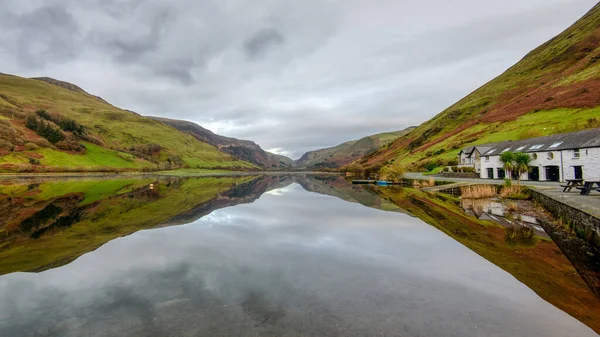 Tal-y-llyn Lake at the foot of Cadair Idris — Stock Photo, Image