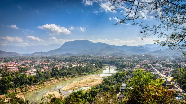 Luang Prabang 'daki Mekong Nehri.