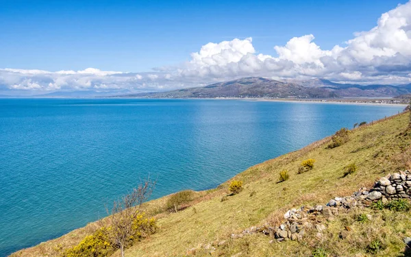 A493 'ten Barmouth Körfezi manzarası.