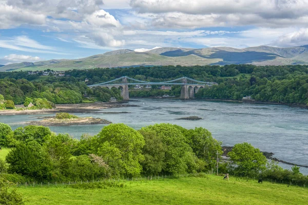 The Suspension Bridge over the Menai Straits — Stock Photo, Image