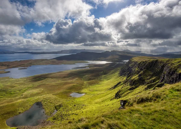 Rain coming in from the South on Trotternish Ridge — Stock Photo, Image