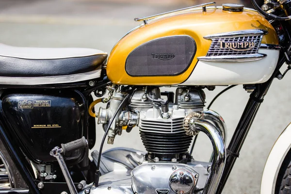 Mediados de 1960 Triumph Bonneville detalle motocicleta —  Fotos de Stock