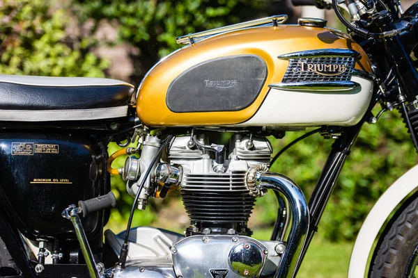 W połowie lat 60. szczegół motocykla Triumph Bonneville — Zdjęcie stockowe