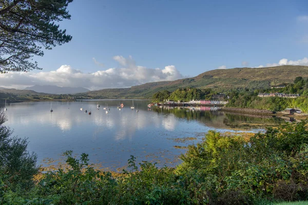 Skye Adası 'ndaki Portree Limanı