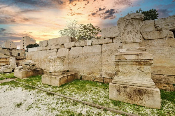As ruínas da antiga biblioteca de Hadrianos em Atenas, Grécia — Fotografia de Stock