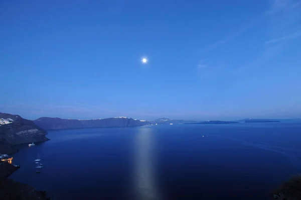 Oia caldera bei Nacht, Santorin, Griechenland — Stockfoto