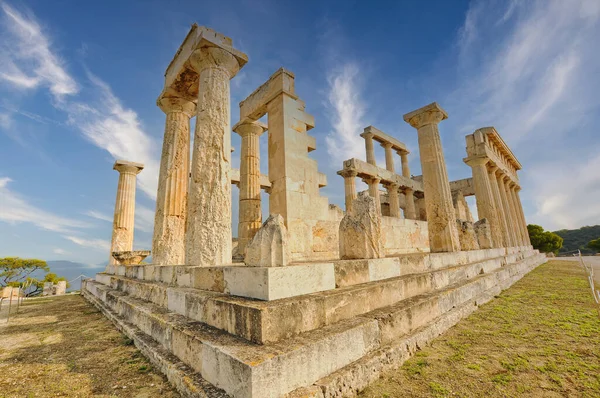 Temple d'Aphaea dans l'île d'Egine, Grèce. Architecture grecque antique — Photo
