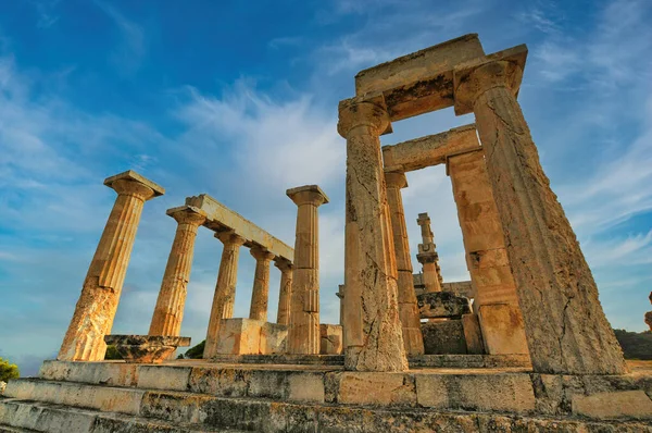 Храм Афайя на острове Эгина в летний день в Греции — стоковое фото