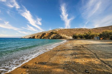 Livadi plajı, Yunanistan Folegandros adasında yüzmek için mükemmel bir yer.