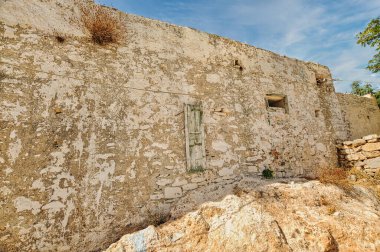 Yunanistan 'ın Sikinos kentindeki Chora köyünde eski bir bina.