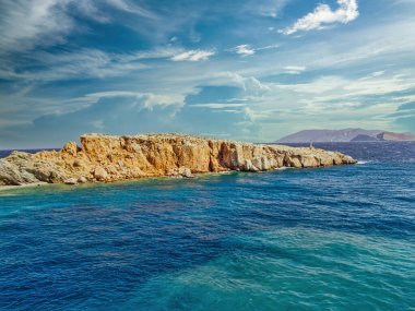 Karavostasi, Yunanistan 'ın Folegandros adasının güzel plajlı ana limanıdır.