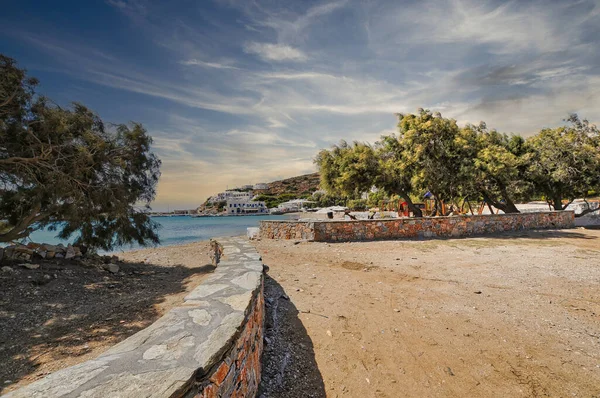 Beautiful Beach View Sikinos Island Some Trees Sand Cyclades Greece — Stock Photo, Image