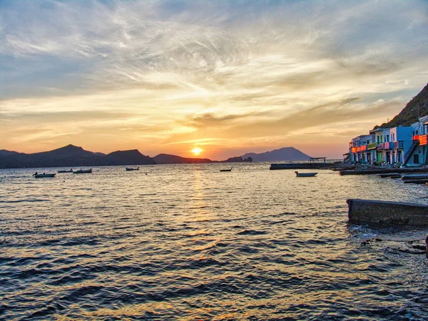 Malerischer Sonnenuntergang Griechischen Fischerdorf Klima Mit Traditionellen Häusern Insel Milos — Stockfoto