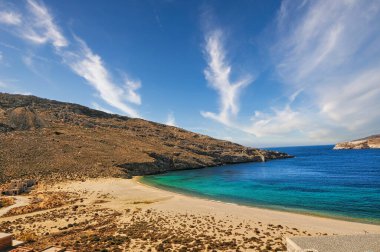 Serifos adasındaki Vagia plajının panoramik manzarası, Kiklad Yunanistan