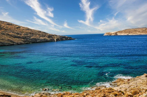 Serifos adasındaki Vagia plajının panoramik manzarası, Kiklad Yunanistan