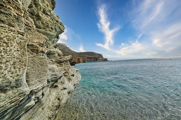 Agali plajı, Folegandros adasının en iyi plajı ve temiz su. Cyclades, Yunanistan.