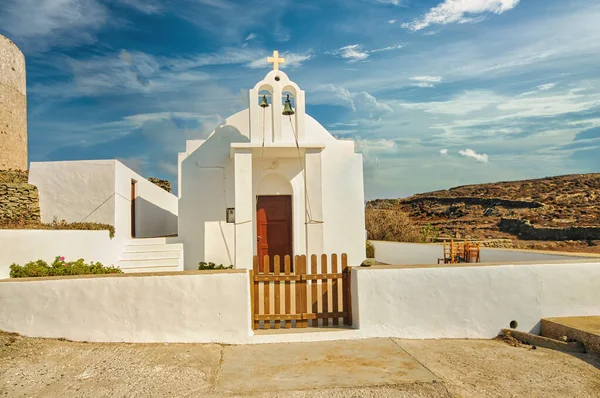 希腊Folegandros Ano Meria村的传统东正教教堂 免版税图库照片