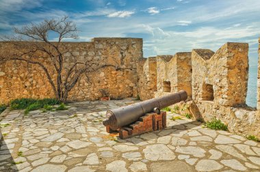 Bourtzi kalesi, Mora 'da küçük bir kasaba olan Yunanistan' ın Nafplio kentinde yer almaktadır.