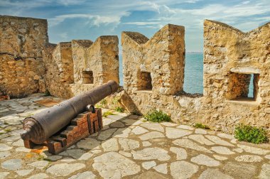 Bourtzi kalesi, Mora 'da küçük bir kasaba olan Yunanistan' ın Nafplio kentinde yer almaktadır.